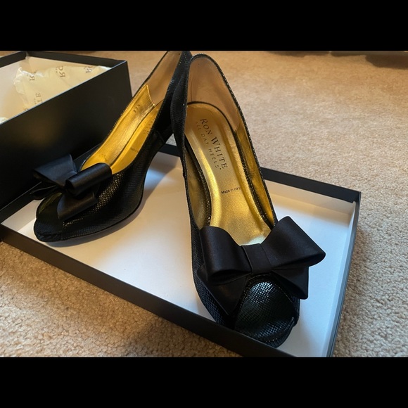 Ron White Heels with satin Bow - Picture 1 of 5